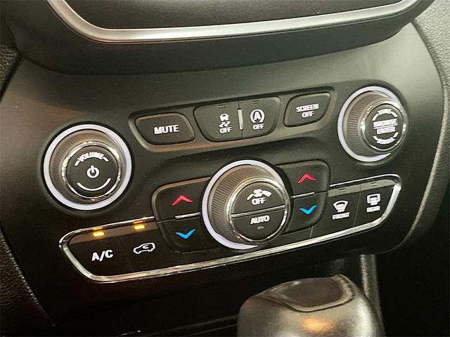 Photo of 2022 Granite Crystal Metallic Clearcoat Jeep Cherokee