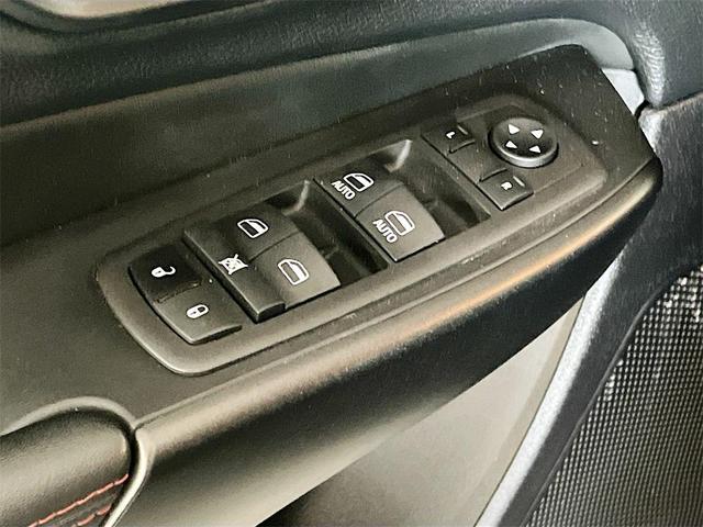Photo of 2022 Granite Crystal Metallic Clearcoat Jeep Cherokee