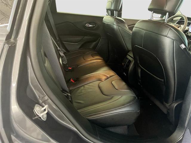 Photo of 2022 Granite Crystal Metallic Clearcoat Jeep Cherokee