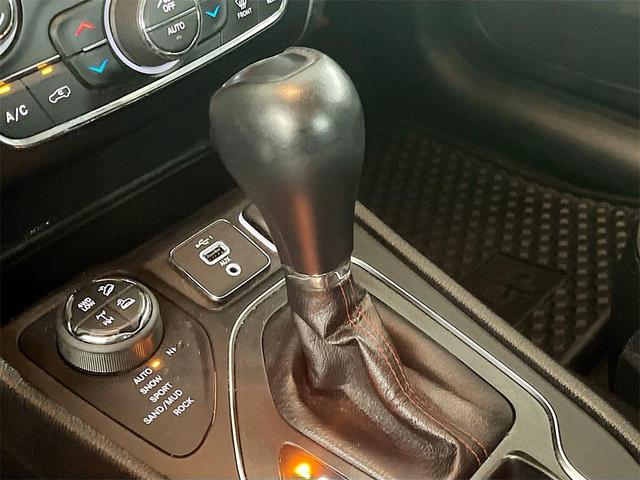 Photo of 2022 Granite Crystal Metallic Clearcoat Jeep Cherokee