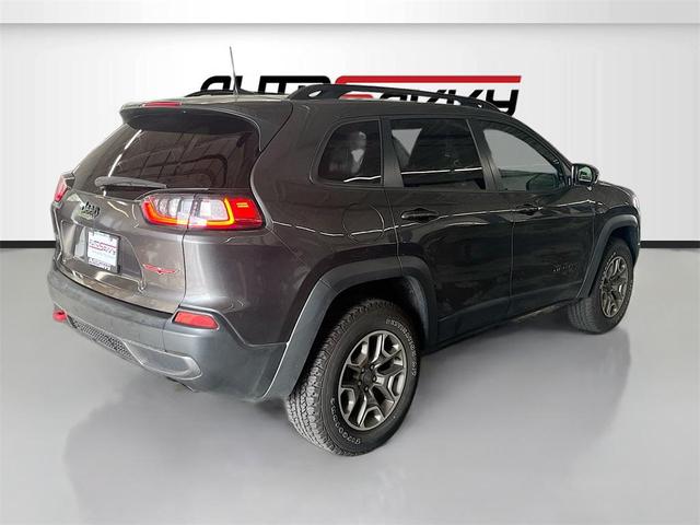 Photo of 2022 Granite Crystal Metallic Clearcoat Jeep Cherokee