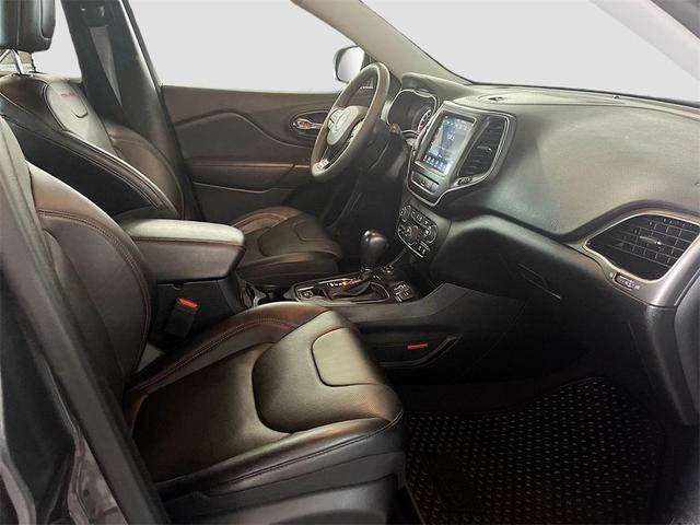 Photo of 2022 Granite Crystal Metallic Clearcoat Jeep Cherokee