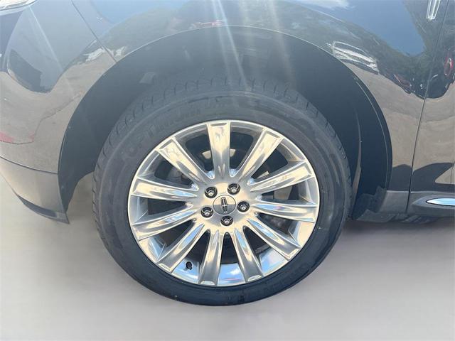 Photo of 2014 Tuxedo Black Metallic Lincoln MKX