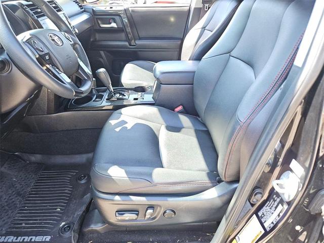 Photo of 2020 Midnight Black Metallic Toyota 4Runner