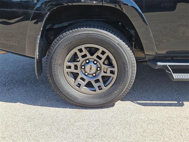Photo of 2020 Midnight Black Metallic Toyota 4Runner