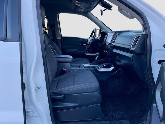 Photo of 2022 Glacier White Nissan Frontier