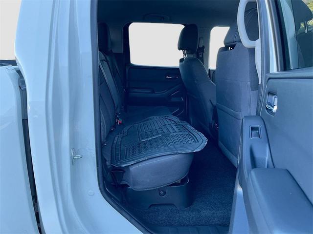Photo of 2022 Glacier White Nissan Frontier