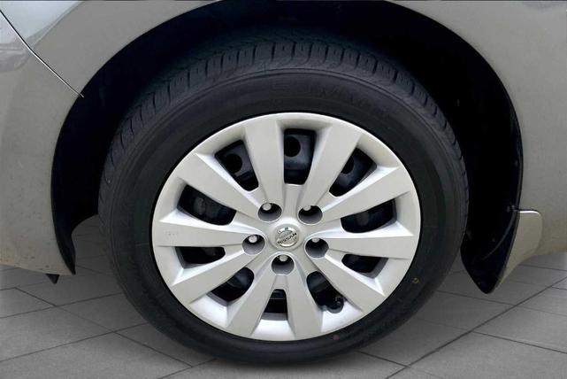 Photo of 2017 Gun Metallic Nissan Leaf