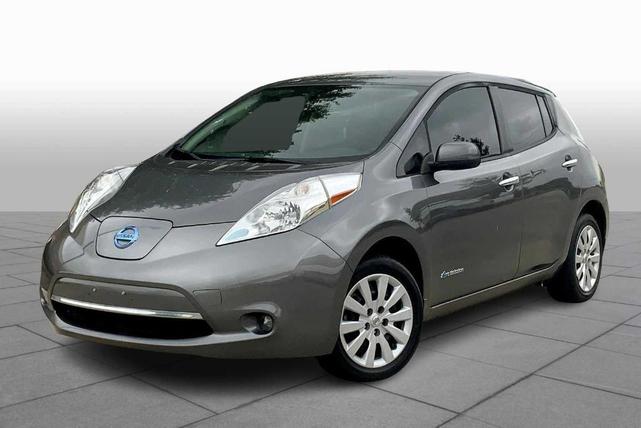 Photo of 2017 Gun Metallic Nissan Leaf