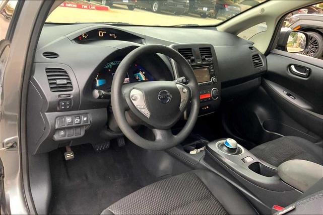 Photo of 2017 Gun Metallic Nissan Leaf