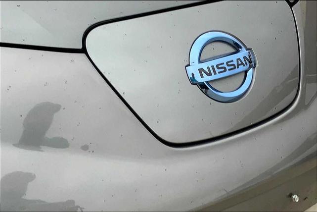 Photo of 2017 Gun Metallic Nissan Leaf