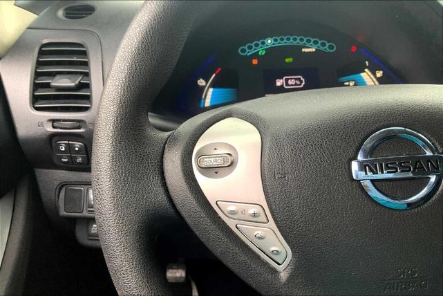 Photo of 2017 Gun Metallic Nissan Leaf