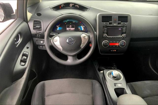 Photo of 2017 Gun Metallic Nissan Leaf