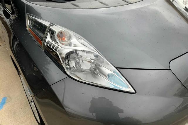 Photo of 2017 Gun Metallic Nissan Leaf