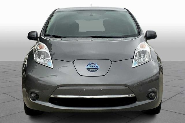 Photo of 2017 Gun Metallic Nissan Leaf