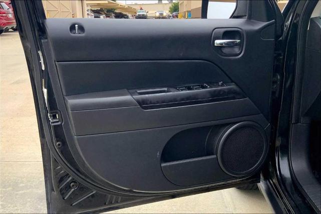Photo of 2014 Black Clearcoat Jeep Patriot
