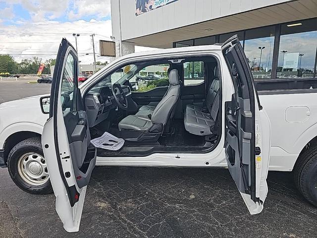 Photo of 2021 Oxford White Ford F-150