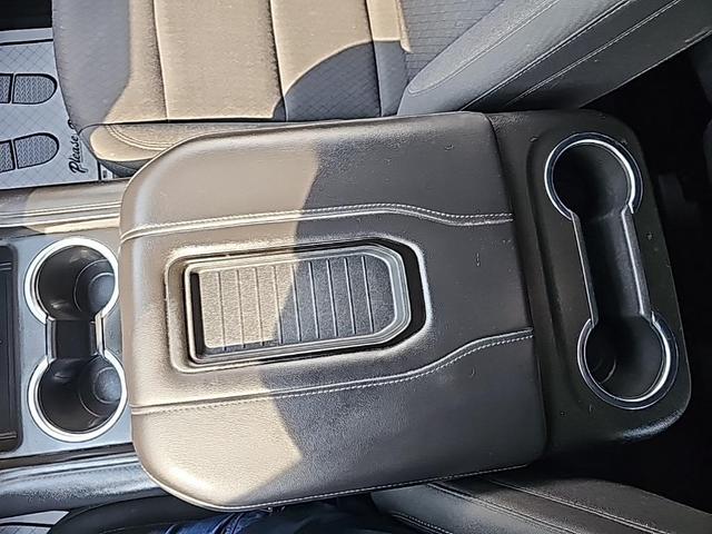 Photo of 2022 Summit White GMC Yukon XL