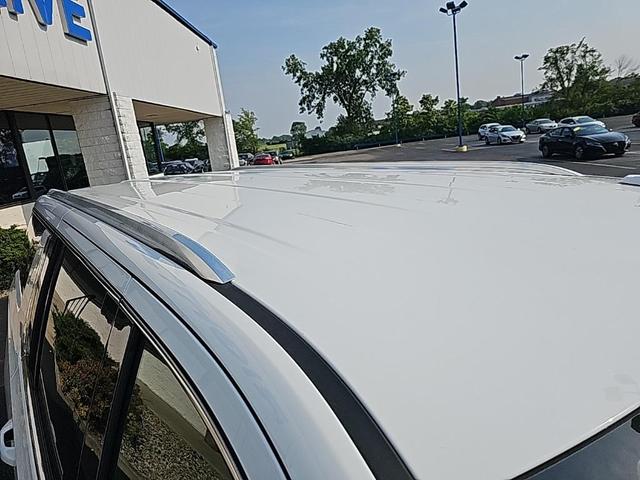 Photo of 2022 Summit White GMC Yukon XL
