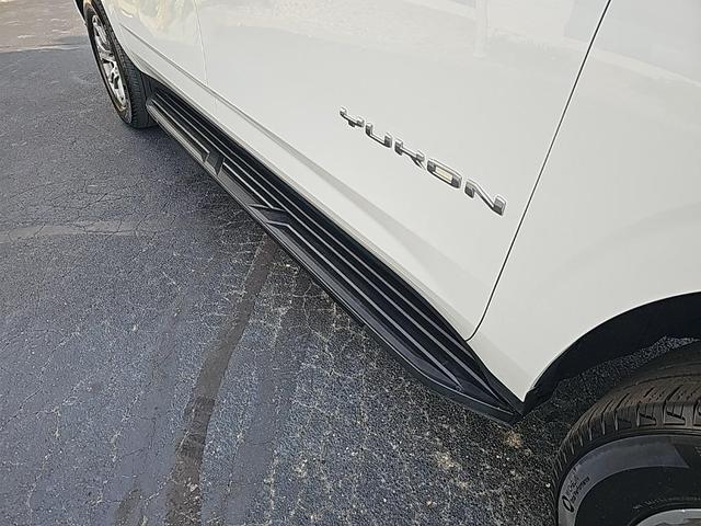 Photo of 2022 Summit White GMC Yukon XL