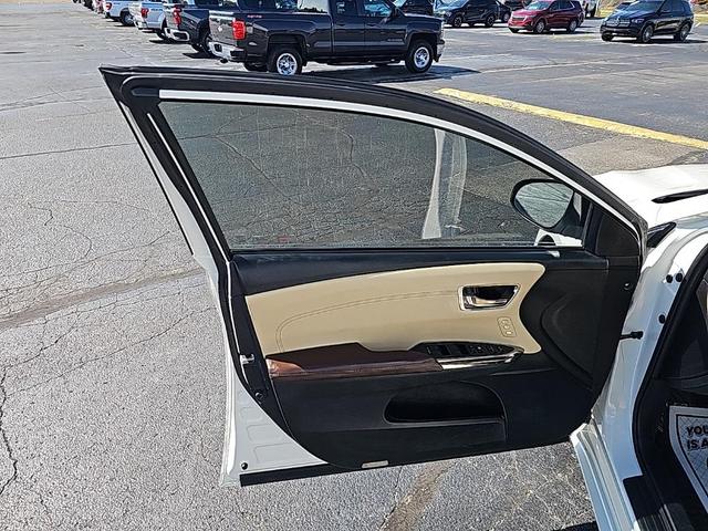 Photo of 2018 Blizzard Pearl Toyota Avalon