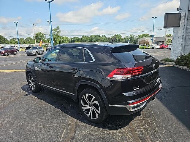 Photo of 2020 Deep Black Volkswagen Atlas Cross Sport