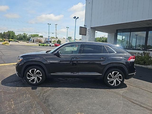 Photo of 2020 Deep Black Volkswagen Atlas Cross Sport