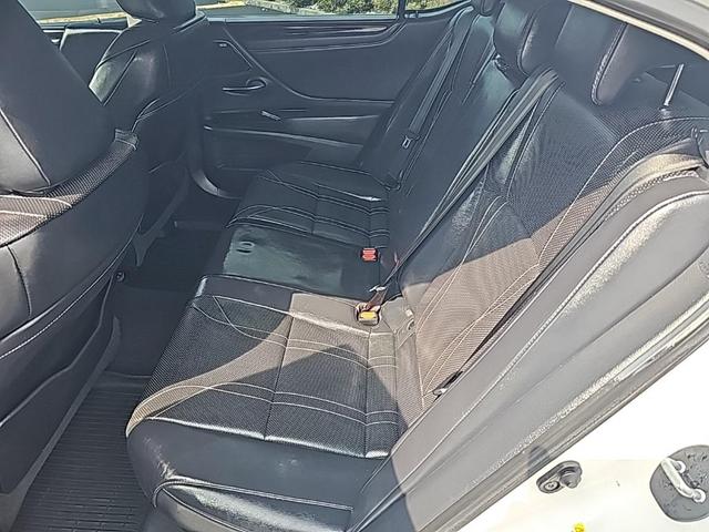Photo of 2019 Eminent White Pearl Lexus ES 300h
