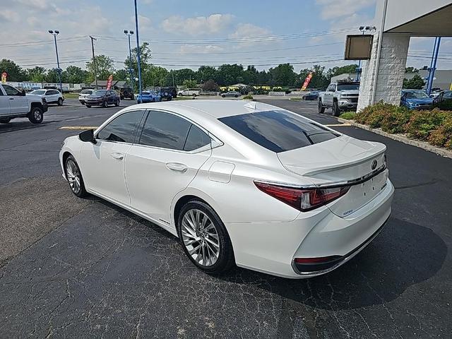 Photo of 2019 Eminent White Pearl Lexus ES 300h