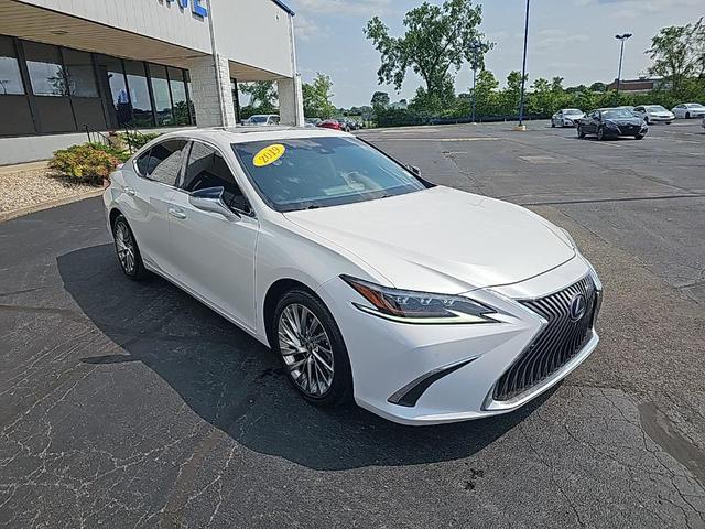 Photo of 2019 Eminent White Pearl Lexus ES 300h