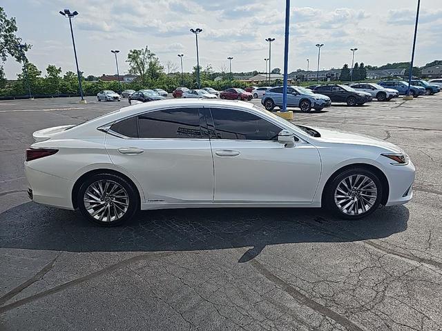 Photo of 2019 Eminent White Pearl Lexus ES 300h