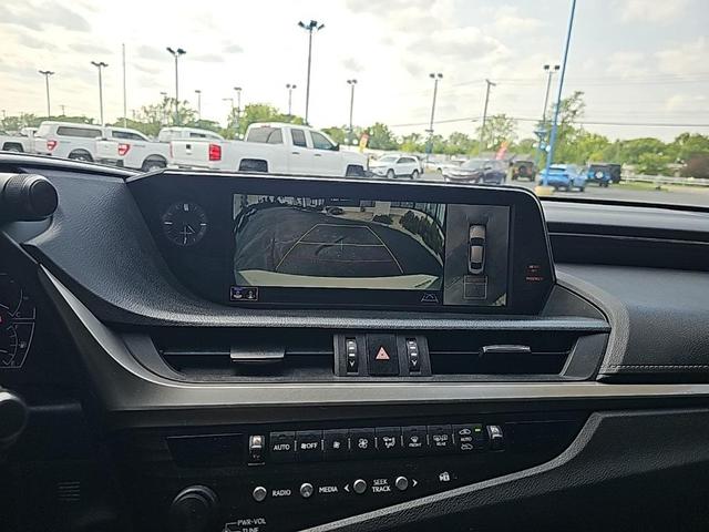 Photo of 2019 Eminent White Pearl Lexus ES 300h