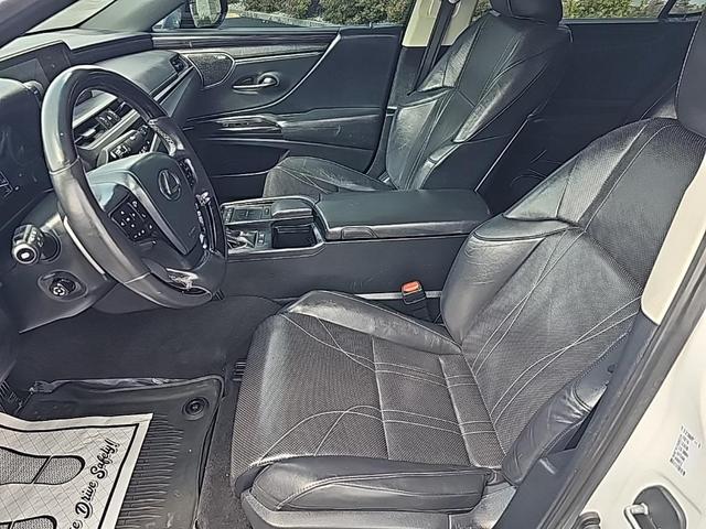 Photo of 2019 Eminent White Pearl Lexus ES 300h