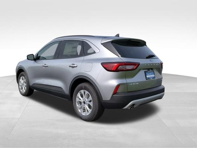 Photo of 2024 Iconic Silver Metallic Ford Escape