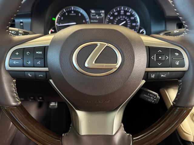 Photo of 2018 White Pearl Lexus ES 350