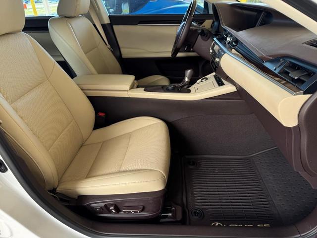 Photo of 2018 White Pearl Lexus ES 350