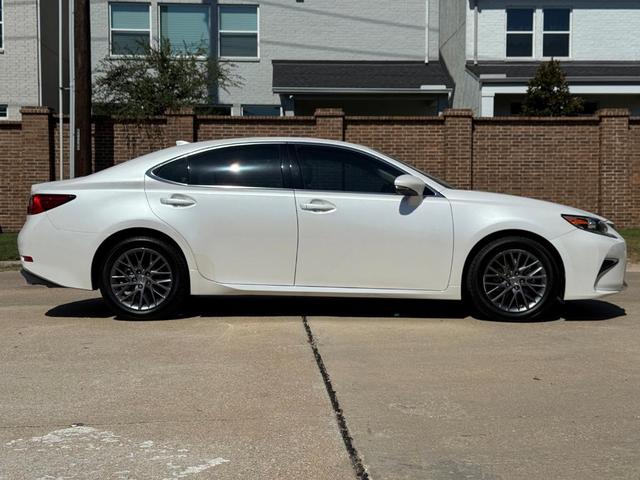 Photo of 2018 White Pearl Lexus ES 350