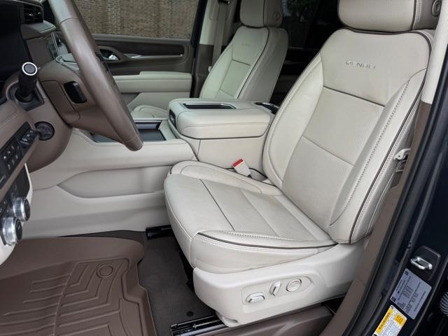 Photo of 2022 Hunter Metallic GMC Yukon