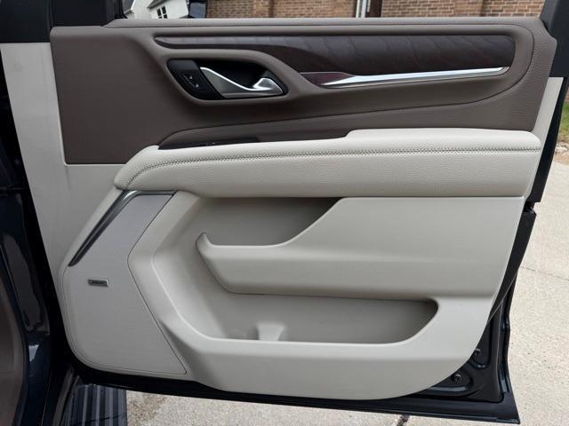 Photo of 2022 Hunter Metallic GMC Yukon