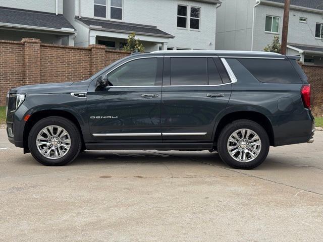 Photo of 2022 Hunter Metallic GMC Yukon
