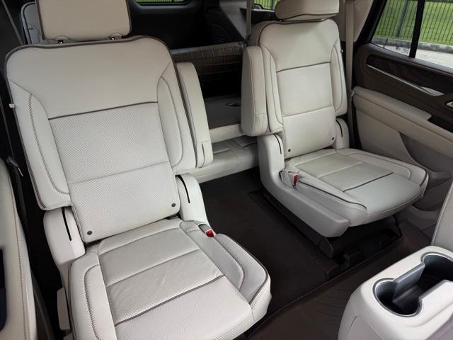 Photo of 2022 Hunter Metallic GMC Yukon