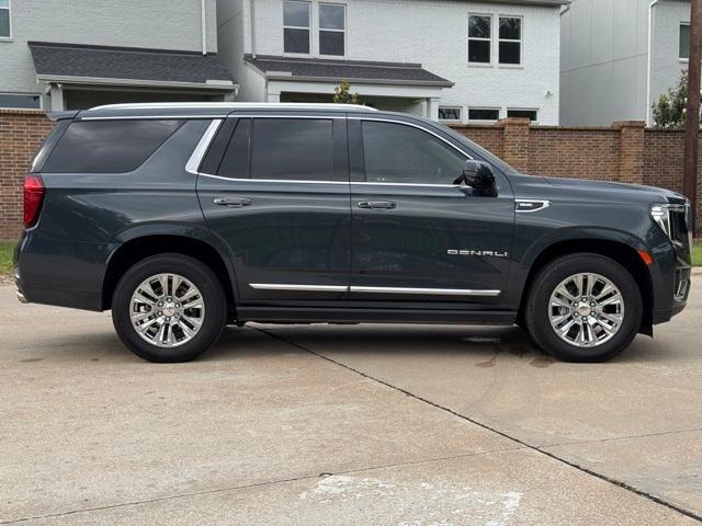 Photo of 2022 Hunter Metallic GMC Yukon