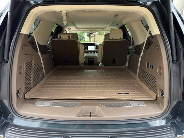 Photo of 2022 Hunter Metallic GMC Yukon