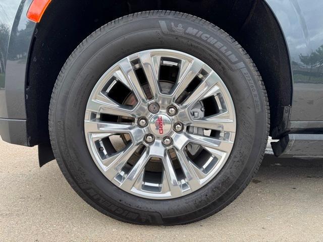 Photo of 2022 Hunter Metallic GMC Yukon
