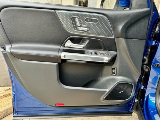 Photo of 2024 Starling Blue Metallic Mercedes-Benz GLB 250