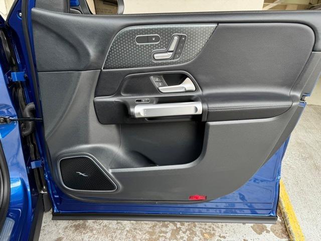 Photo of 2024 Starling Blue Metallic Mercedes-Benz GLB 250
