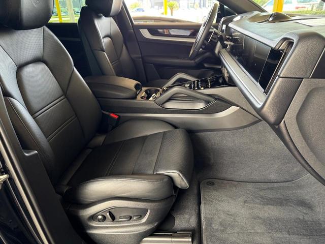 Photo of 2024 Black Porsche Cayenne
