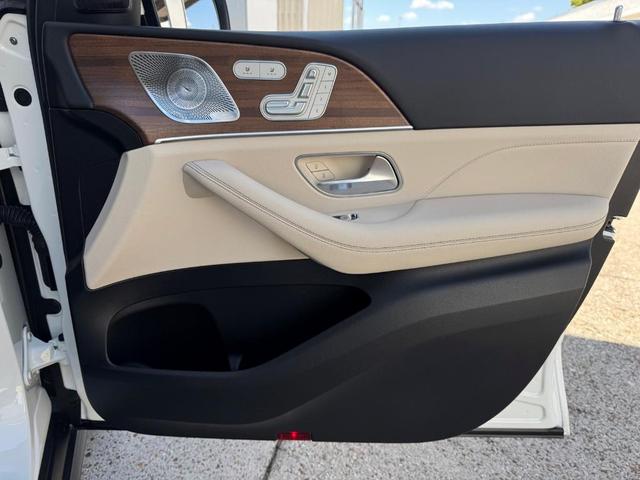 Photo of 2024 Polar White Mercedes-Benz GLS 450