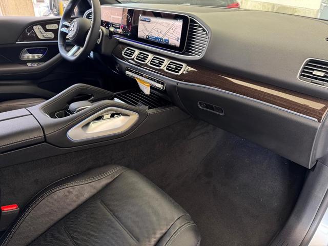 Photo of 2026 Silver Metallic Mercedes-Benz GLE 450
