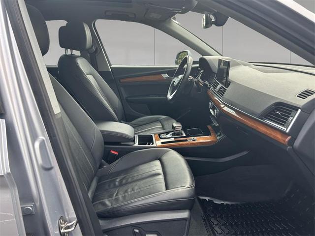 Photo of 2022 Florett Silver Metallic Audi Q5